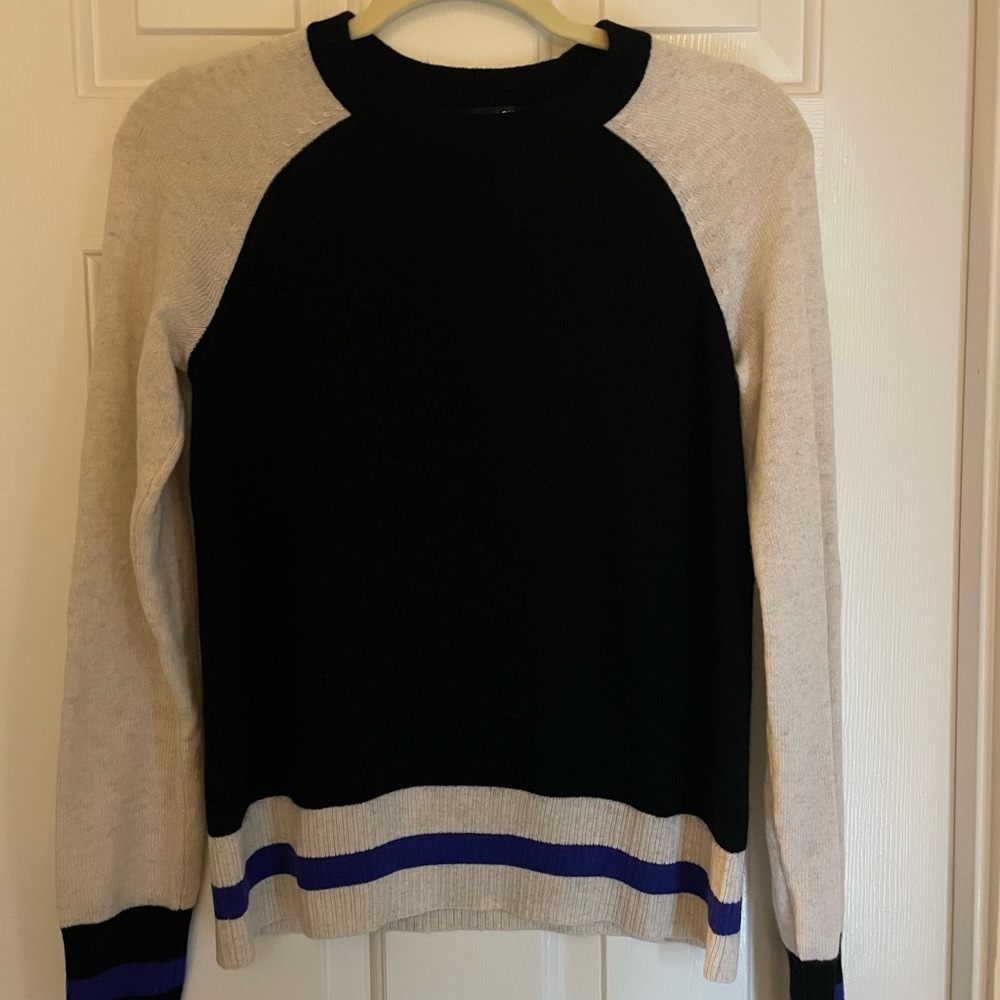 Women’s Bloomingdales 100% Cashmere Sweater New with Tags